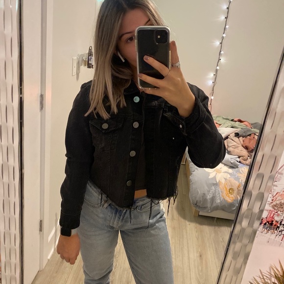 CROPPED BLACK JEAN JACKET!! - Picture 5 of 5